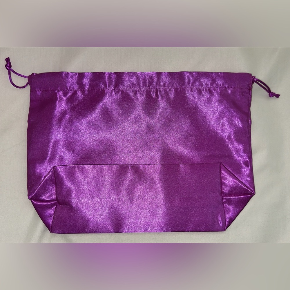 โจ๐ NEW Satin Drawstring Cosmetics Bag in a pretty Purple ๐โจ Great Travel Bag - Picture 3 of 6